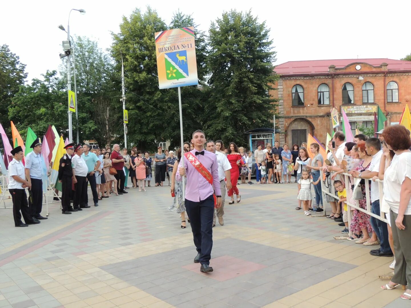 День города Апшеронск. Типичный Апшеронск. Шествие выпускников Бобруйск. Апшеронск парк 60-летия Победы.