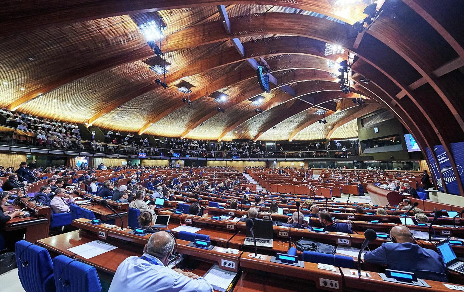Зал пасе. Парламентская ассамблея совета европы (пасе). зал заседаний парламентской ассамблеи совета европы в страсбурге. пасе совет европы. парламентская ассамблея совета европы здание.