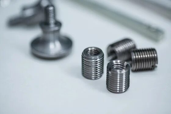 значок cloud9. цифра 9 оранжевая на прозрачном фоне. цинкование ц9. 003. скоба 2м 16*74*90.