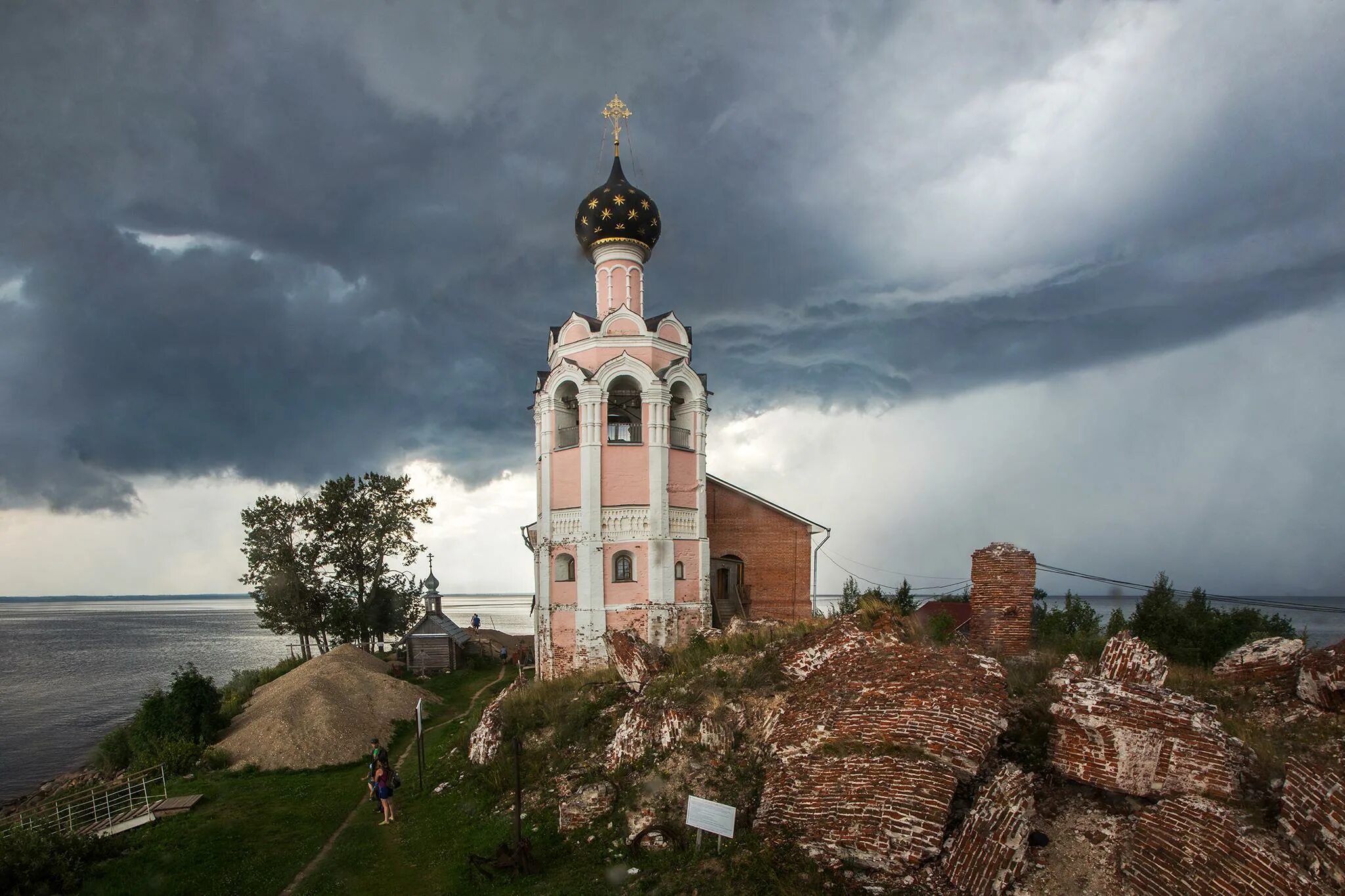 Кубинское озеро. Спасо-каменный монастырь на Кубенском озере. Спасо-каменный монастырь Вологда. Спасо каменный монастырь Усть-кубинский район. Монастырь на острове Кубенского озера Вологда.