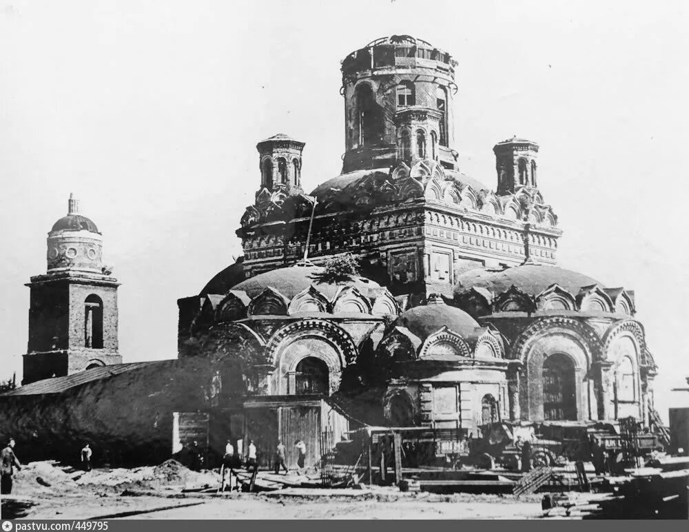 Почему в советском церкви. Взорван храм Преображения 1960. Разрушенная Церковь Малоярославец.