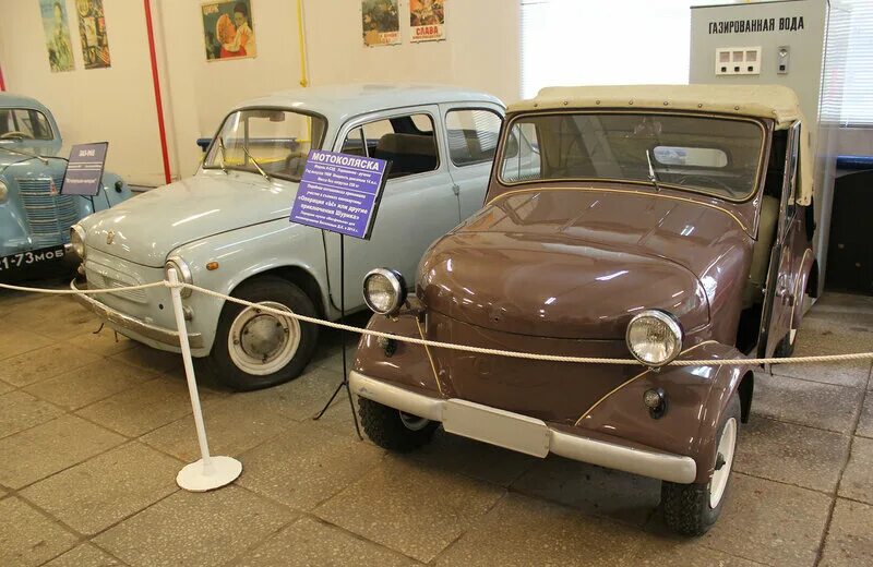 Подключиться к автопарку. Яндекс такси реклама. Парк машин такси. Автопарк такси. Реклама таксопарка яндекс такси.