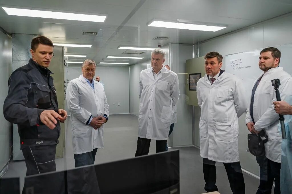 Рыбий жир производство. Тихрыбком магадан. Полюс магадан омчак. Лаборатория. Открытия завода кыргызстан.