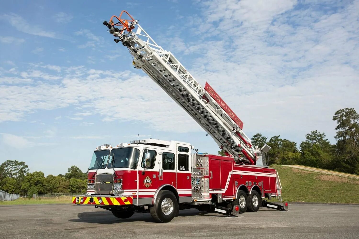 Пожарный автомобиль лестница. Ал-50 (КАМАЗ 65115) пожарная техника. Ал-50 (65115). Ал-50 КАМАЗ-65115. Аэродромный пожарный автомобиль Rosenbauer.