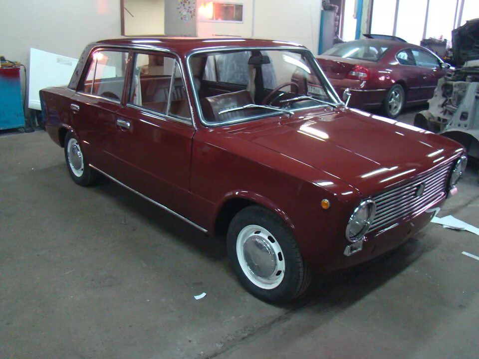 Ваз 2101 и 21011. Ваз 2101 1978. Ваз 2101 и 21011. Ваз 21 0 1. Ранние копейки ваз 2101.