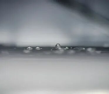 Вода на дне холодильника