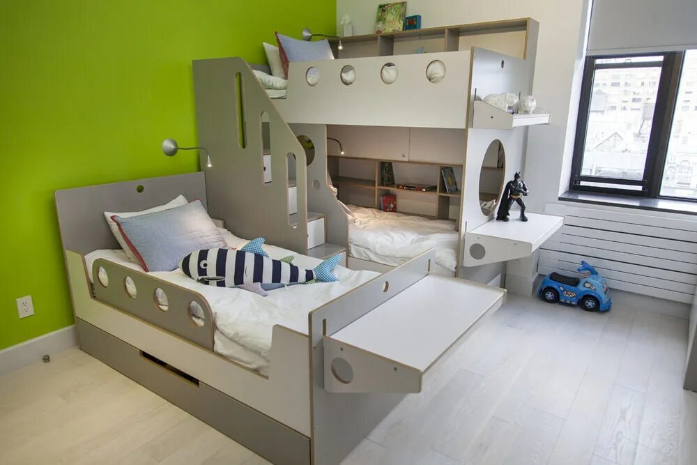 Три кровать детская. Кровать для детей. Кровать для 3 детей. Детская кровать для троих. Необычная детская мебель.