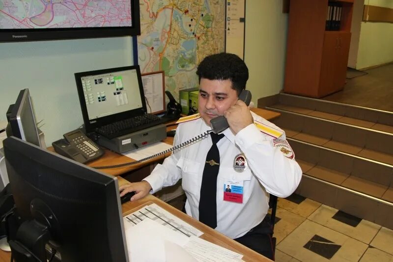 Офис оперативного дежурного. Старший дежурный цукс оперативный мчс. Пульт пцо вневедомственной охраны. Пульт оперативного дежурного. Оперативный дежурный москва.