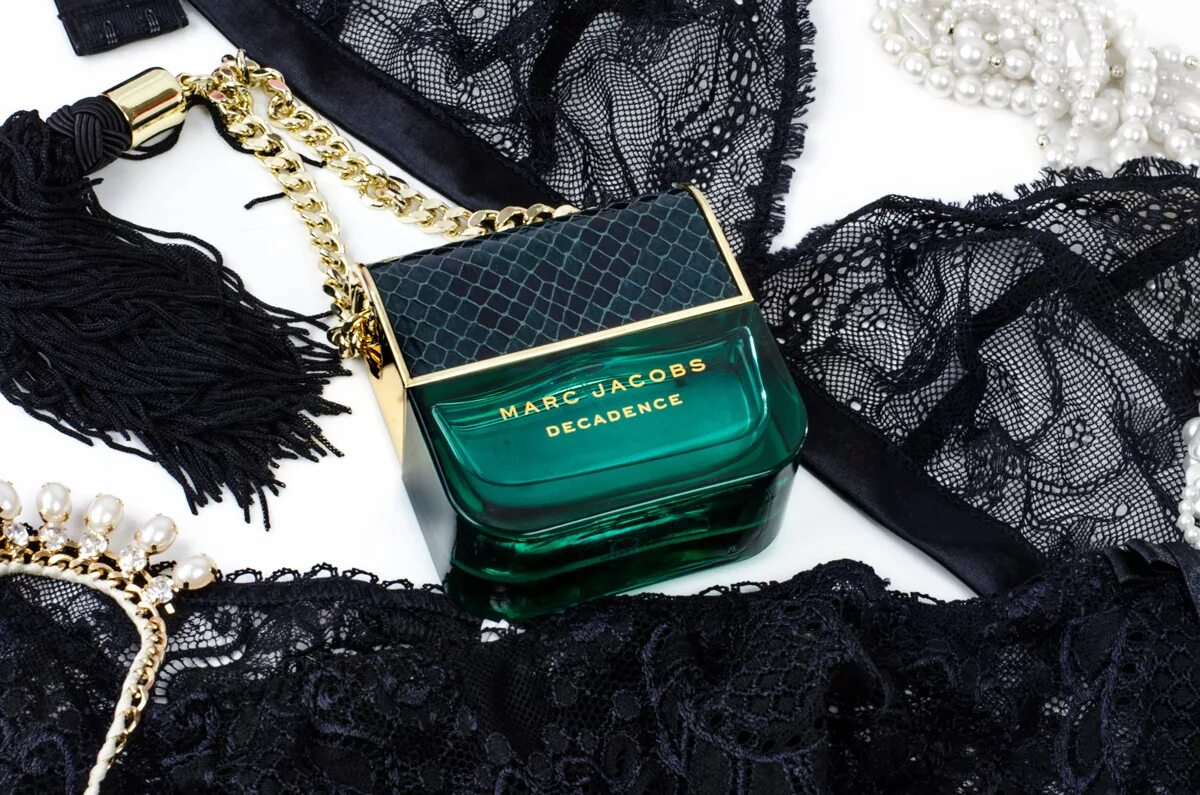 Marc jacobs decadence. Decadence от Marc Jacobs. Marc Jacobs Decadence Eau so decadent. Marc Jacobs Decadence клатч.