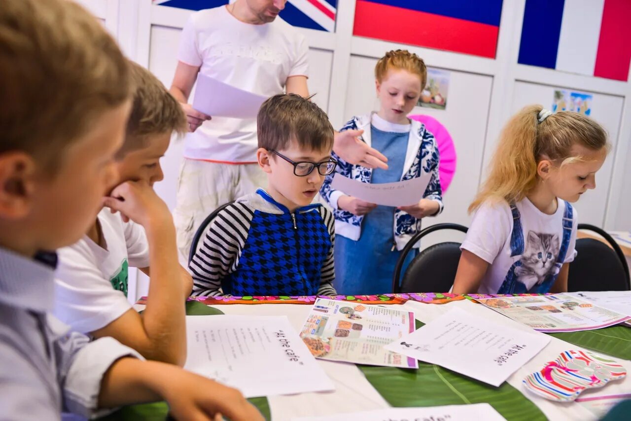 школа для слепых. специальное образование. специальное обучение 4. дети с нарушением зрения в школе. деловые игры про финансы.