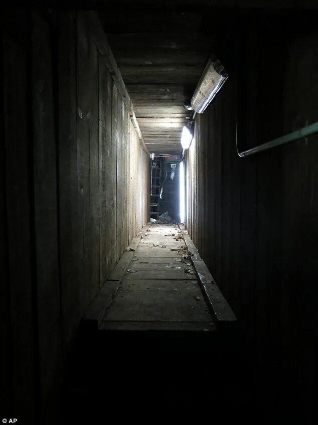 Тоннель в доме пи. Тоннель от дома в гараж. дом туннель joy. tunnel escape. [elzee] tunnel escape.