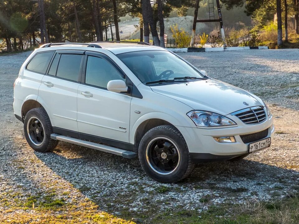 SSANGYONG Kyron 18 диски. SSANGYONG Kyron колеса. Санг Йонг Кайрон. Санг ёнг Кайрон на 19 колесах.