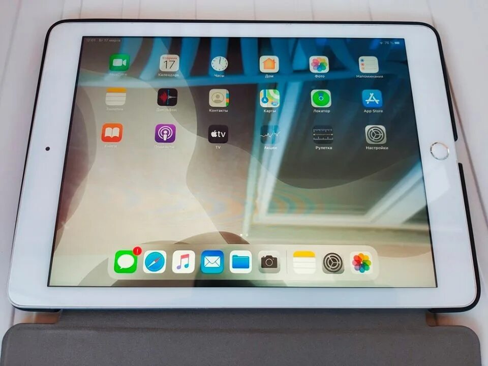 Планшет Apple IPAD 5-го поколения. Эпл айпад 5 поколения. Планшет эпл 5 поколения. Планшет айпад 5 поколения. Ipad 5 экран