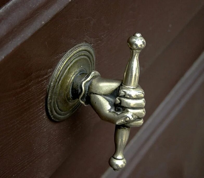 Через дверную ручку. Внешняя дверная ручка (112 шт) Exterior Door Handle. Дверная ручка galeria 130 бронза. Ручка дверная ЦАМ состаренная бронза вантаж v30br/ZR. Zeekr 001 ручки дверные.