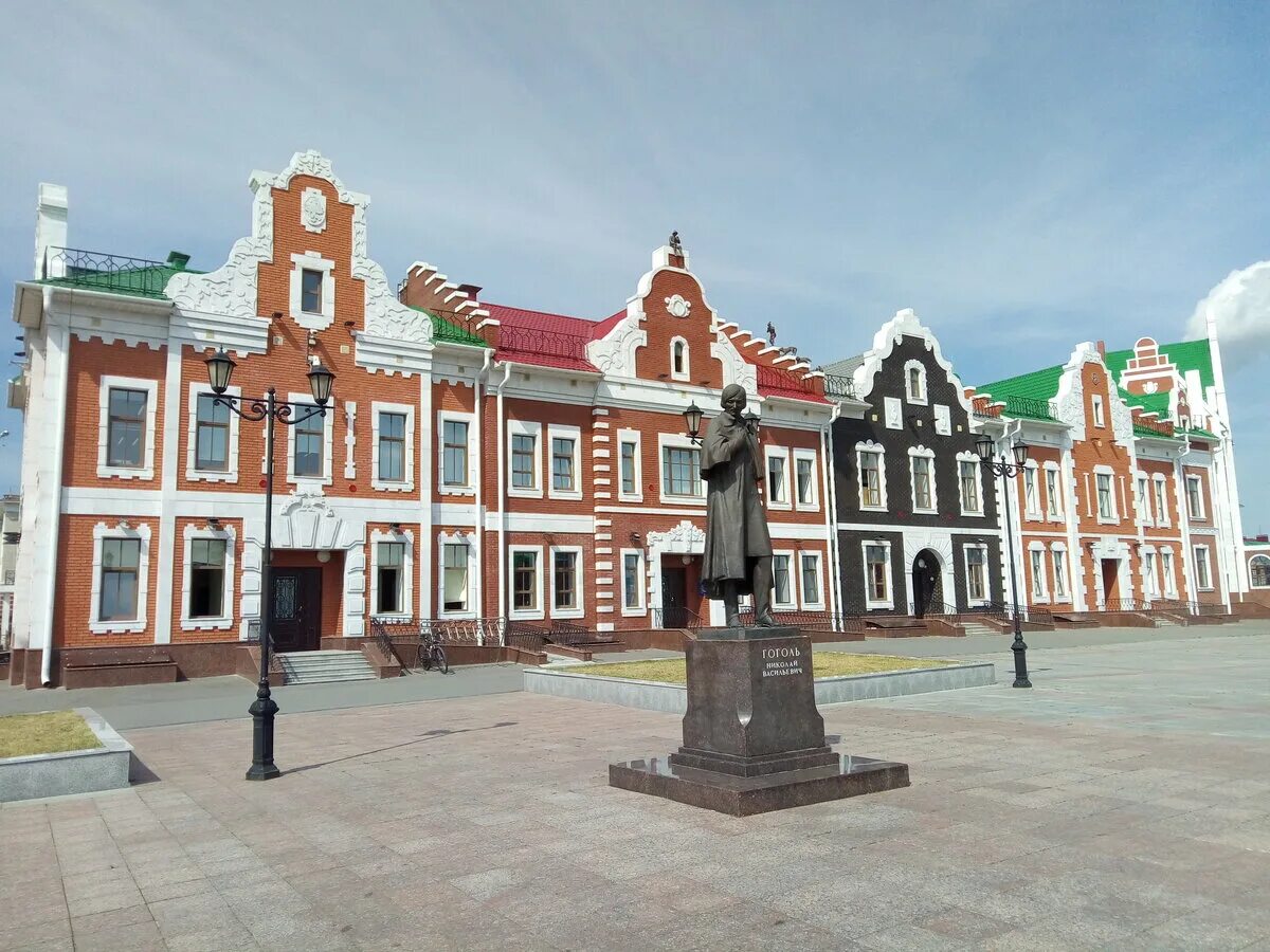 Городской сайт йошкар олы. Сквер Гоголя в Йошкар-Оле. Сквер Гоголя Йошкар Ола. Йошкар-Ола памятник Гоголю. Гоголевский Йошкар Олы.