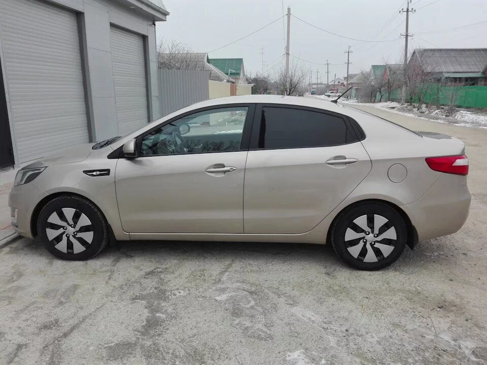 Колпаки черные r15 Kia Rio. Белые колпаки на Kia Rio 3. Колпаки на Kia Rio 3. Колпаки кия Рио 3.