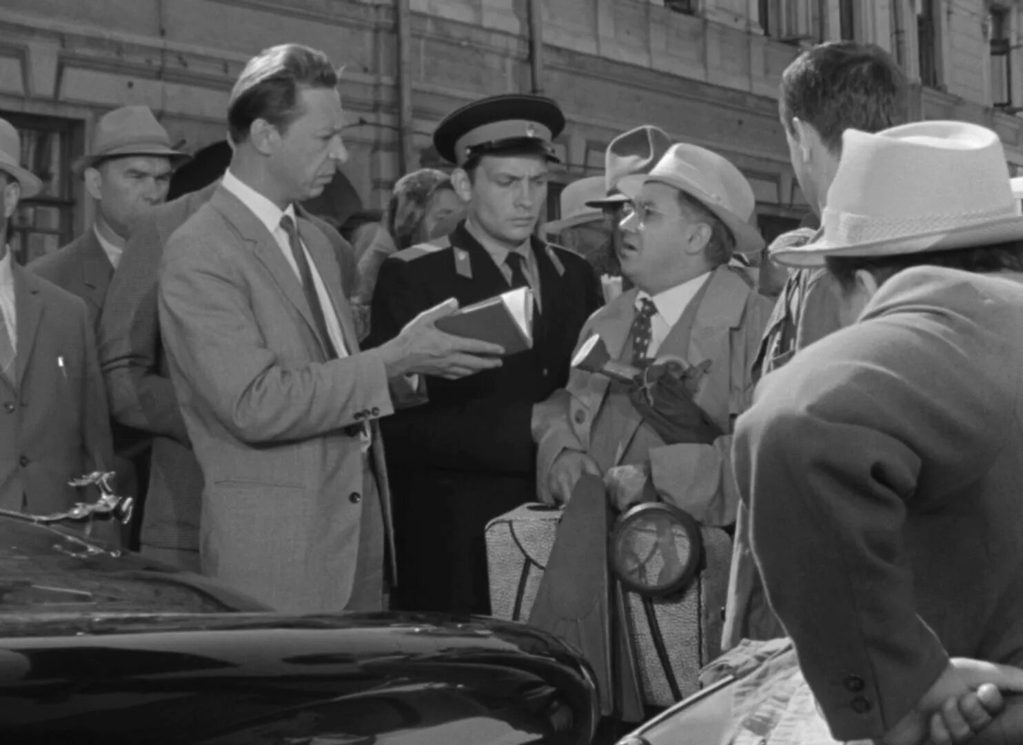 Юрий деточкин берегись автомобиля. Берегись автомобиля фильм 1966 гаврилова. Фильм берегись автомобиля погоня. Берегись автомобиля 1966 рязанов. Берегись автомобиля 3.