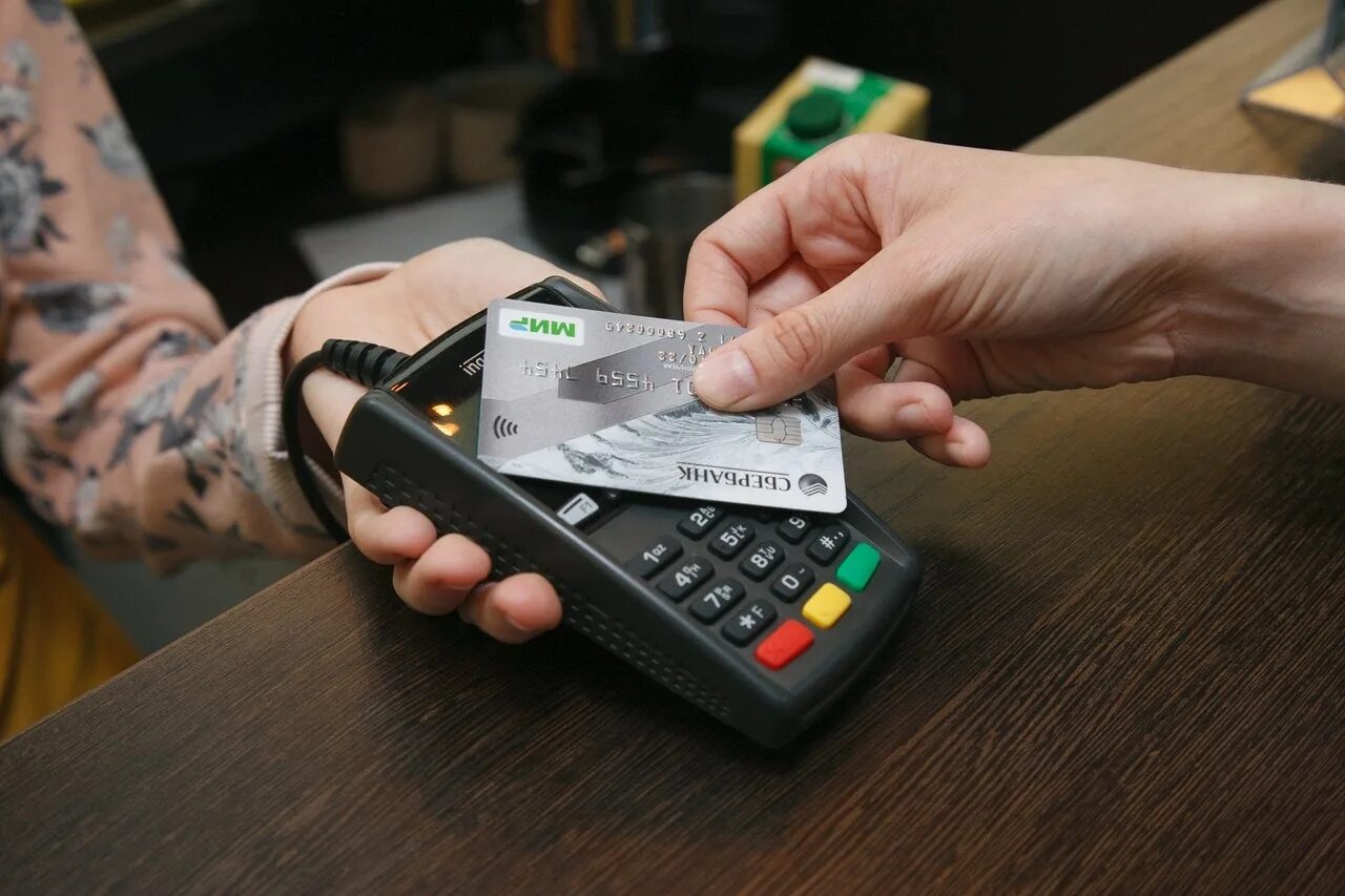 Кража банковских карт. Краджа с баковской карта. Мошенники банковские карты. Мошенничество с кредитными картами. Хищение банк.