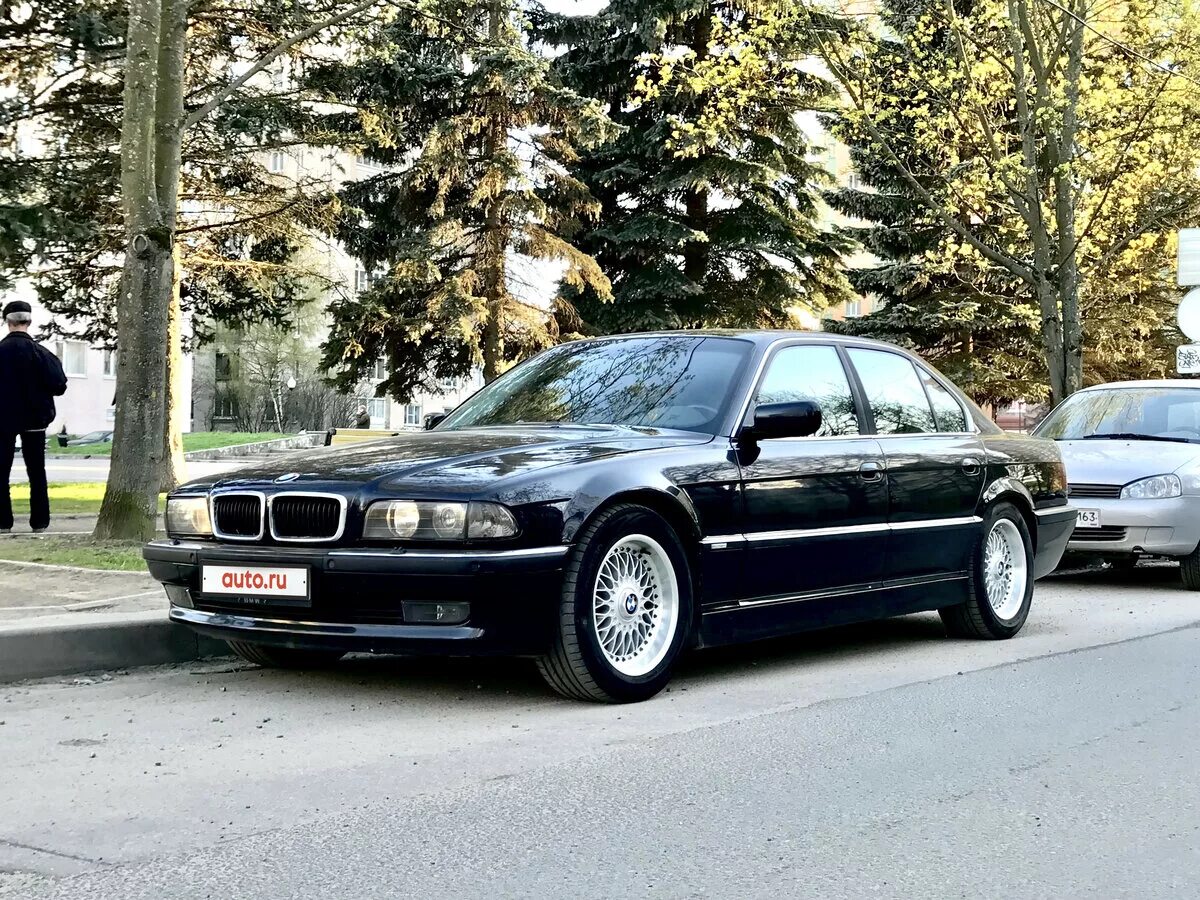 Bmw 740i m. БМВ е38 740. БМВ 740 I e38. BMW 7 e38 740i. БМВ е38 740i.