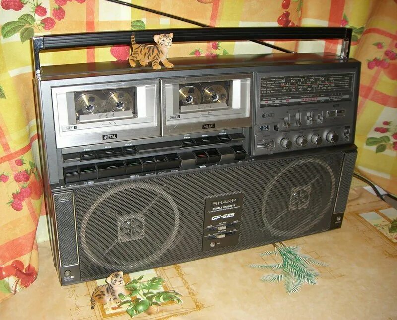 Sharp gf 525. Магнитофон 80-х двухкассетный 80. Советские кассетные магнитофоны 80х. Sharp кассетный магнитофон 80. Магнитофон можно купить