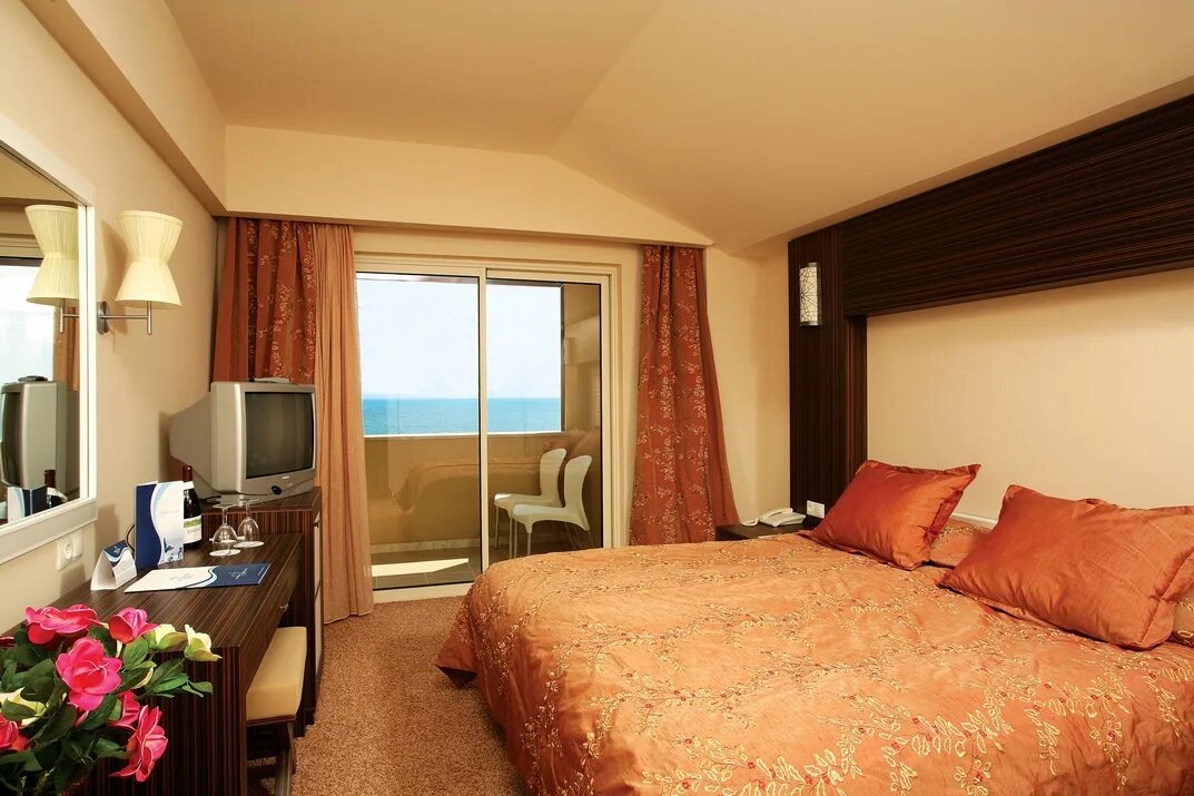 Crystal family resort spa 5. Отель crystal palace luxury resort & spa. Отель в турции кристалл ватерворлд белек. Кристалл резорт спа кемер. Crystal waterworld resort spa белек.