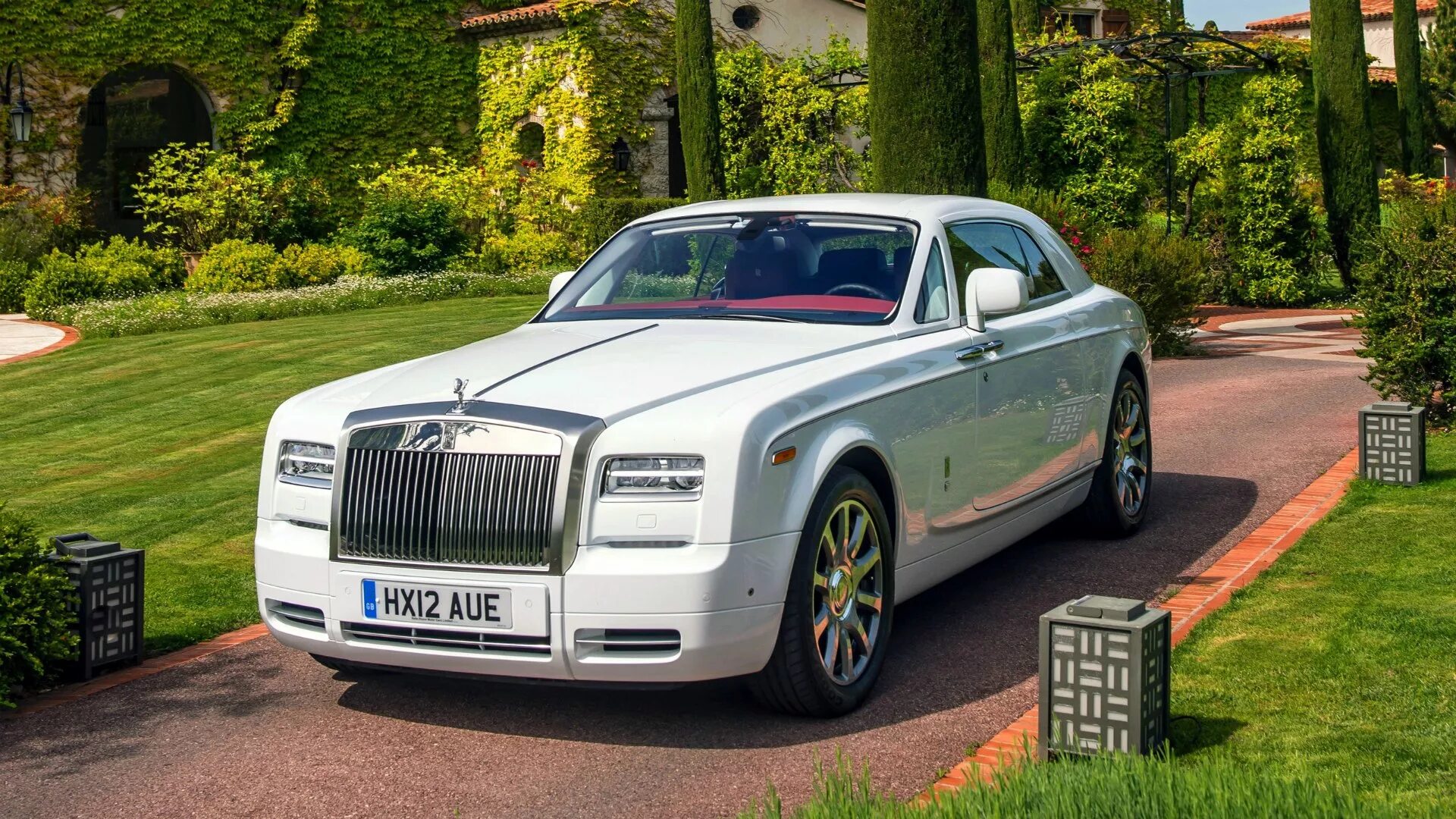 Авто роллс. Роллс Ройс Фантом 2020. Роллс Ройс Мульсан. Rolls Royce Phantom купе. Роллс Ройс Фантом 2013.