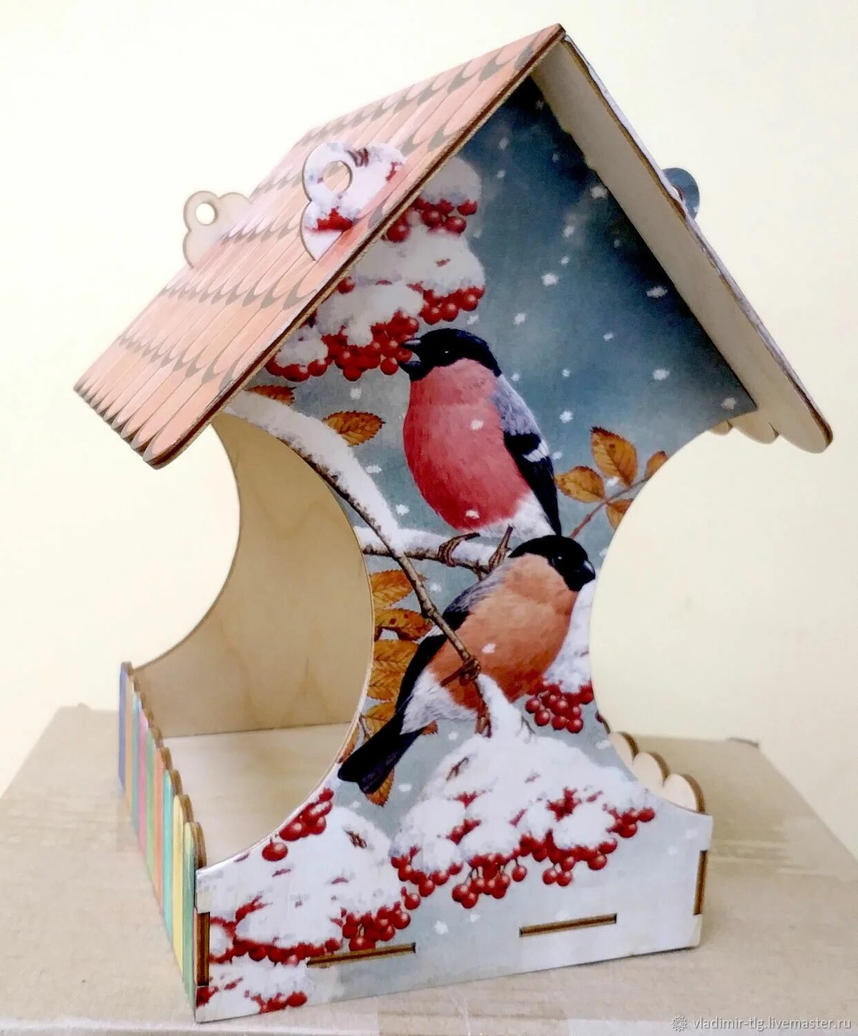 Чем покрасить кормушку. Эксклюзивные кормушки для птиц. расписные кормушки для птиц. покраска кормушки для птиц. покрасить кормушку для птиц.