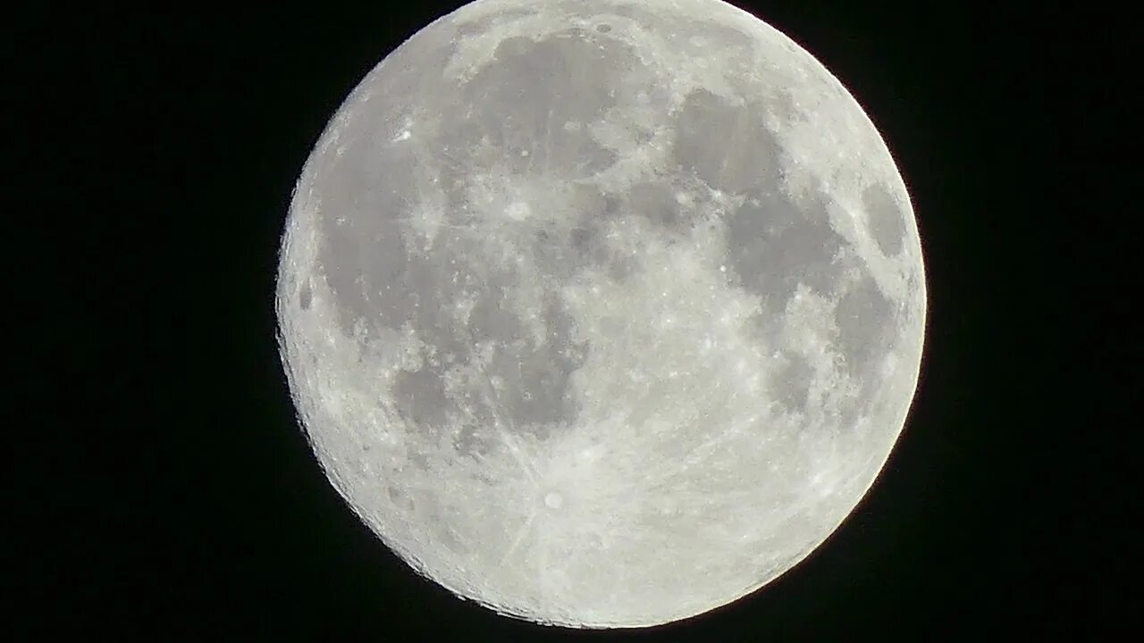 Луна 20 февраля. Луна 19 мая 2008. Луна в зуме. Луна Азуль фото. Видимые края луны 4
