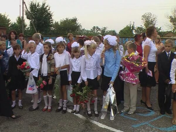 Стародеревянковская школа 11. Старолеушковская школа 11. Школа Мбау СОШ 11 станицастаролеушковская. Ст Старолеушковская Краснодарский край.