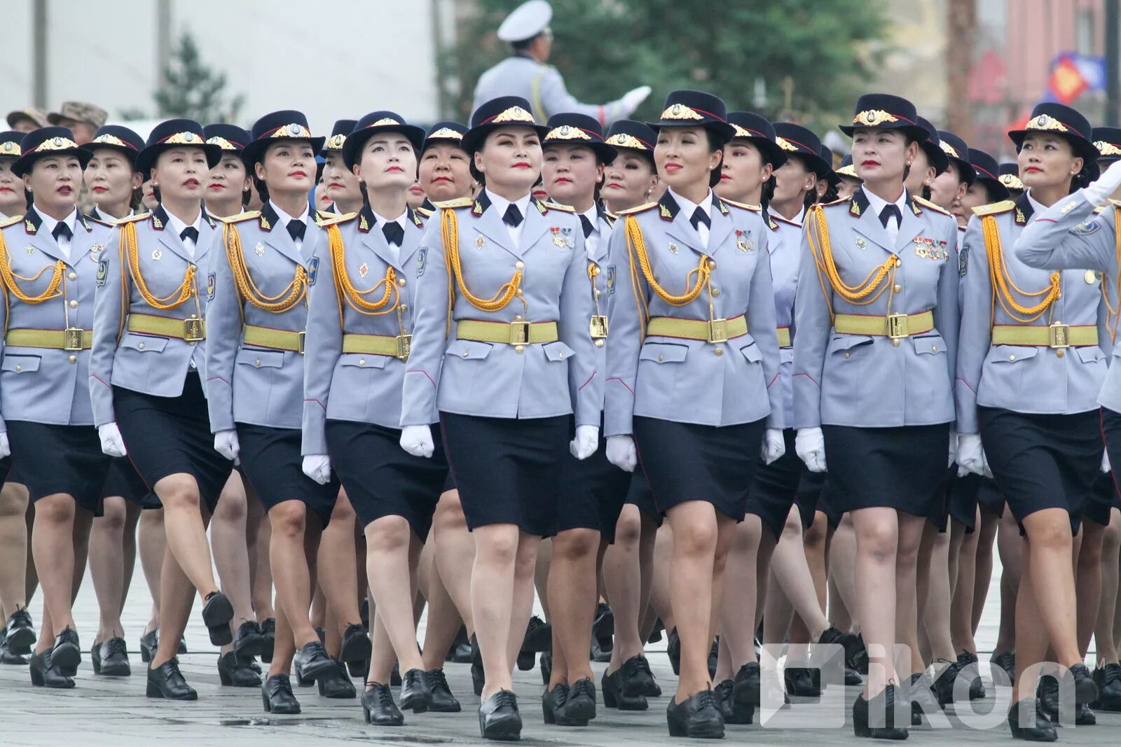 Женская парадная Военная форма. Военные китайские девушки на параде. Военная форма Монголии. Форма монгольской армии.