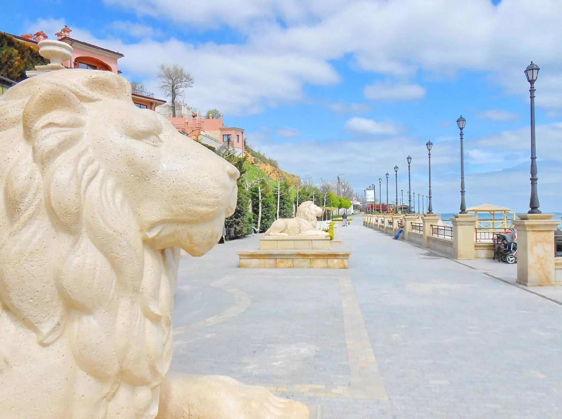 Золотой берег Одесса. Одесса золотой пляж. Одесса золотой берег фото. Одесса Лев. Ул золотой берег