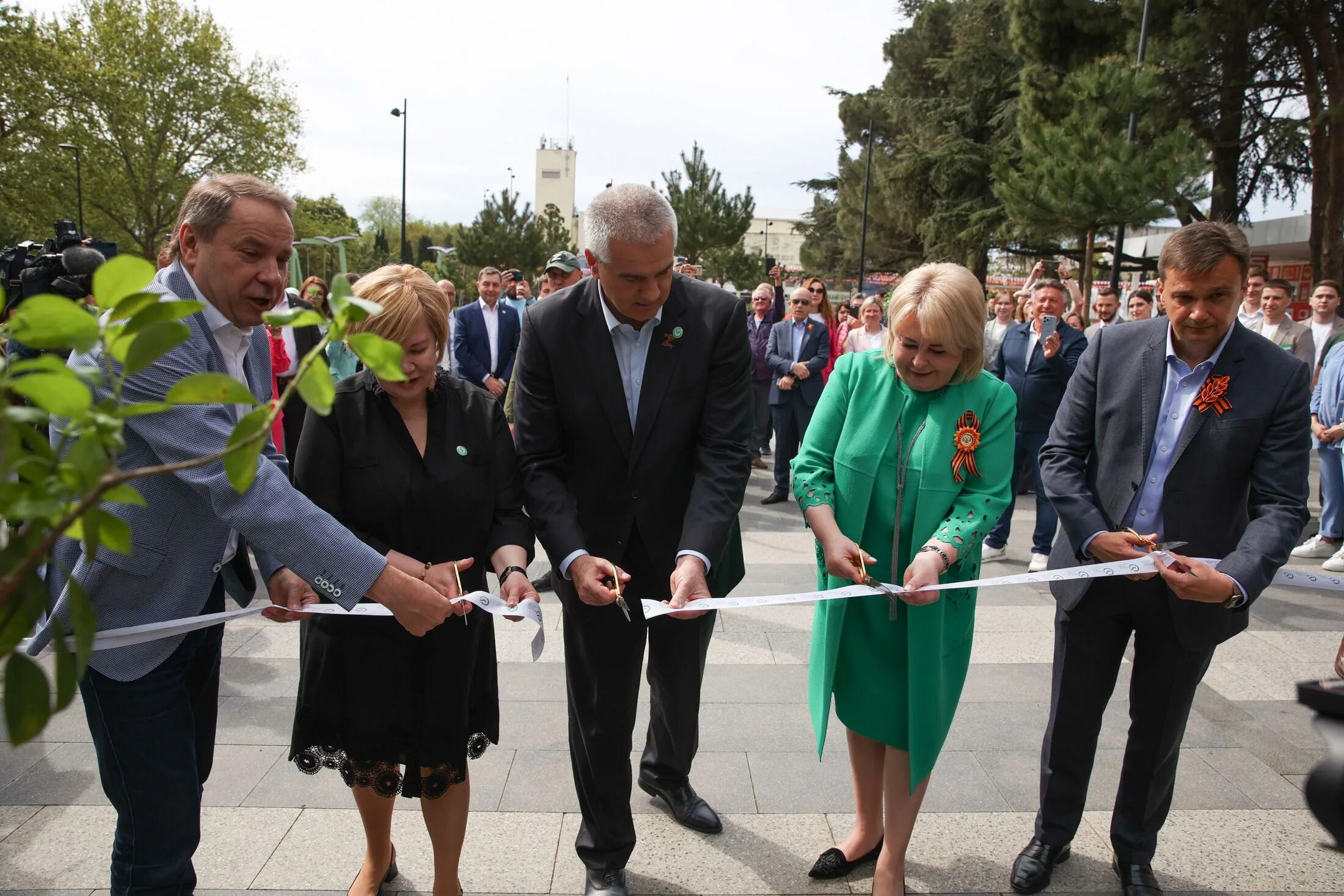 Сбербанк крым сайт. АБРАБАНК В Крыму. Сбербанк в Крыму. Сбербанк Ялта.