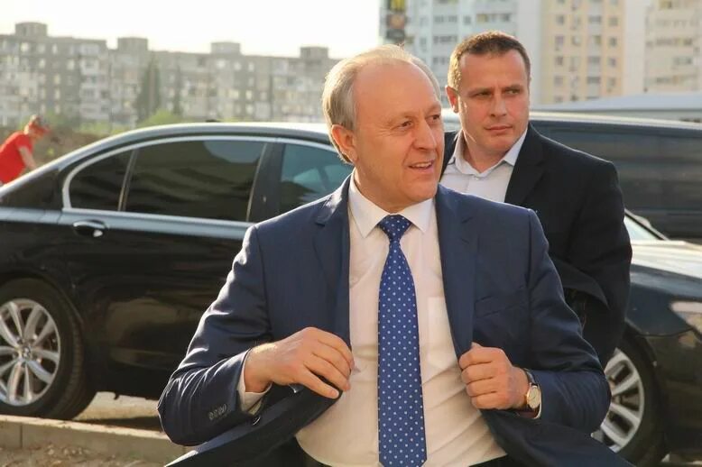 машины скорой помощи ставрополь. лексус губернатора смоленской области. владимир владимиров ставропольский автомобили. лексус губернатора островского. автопарк губернатора.