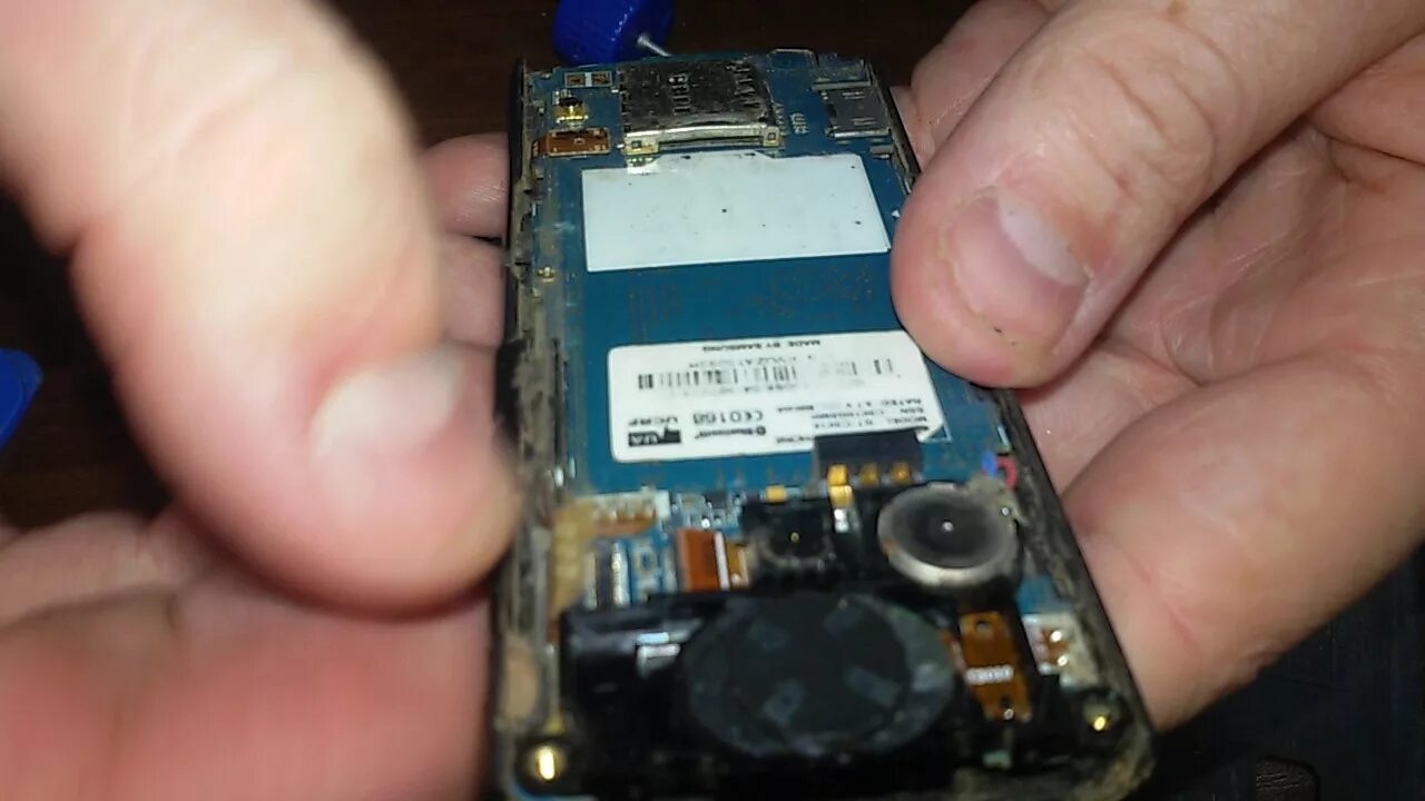 Samsung s3 запчасти. Кнопочный телефон в разборе. Samsung gt 6112. Разобранный телефон. Разборка смартфона самсунг.