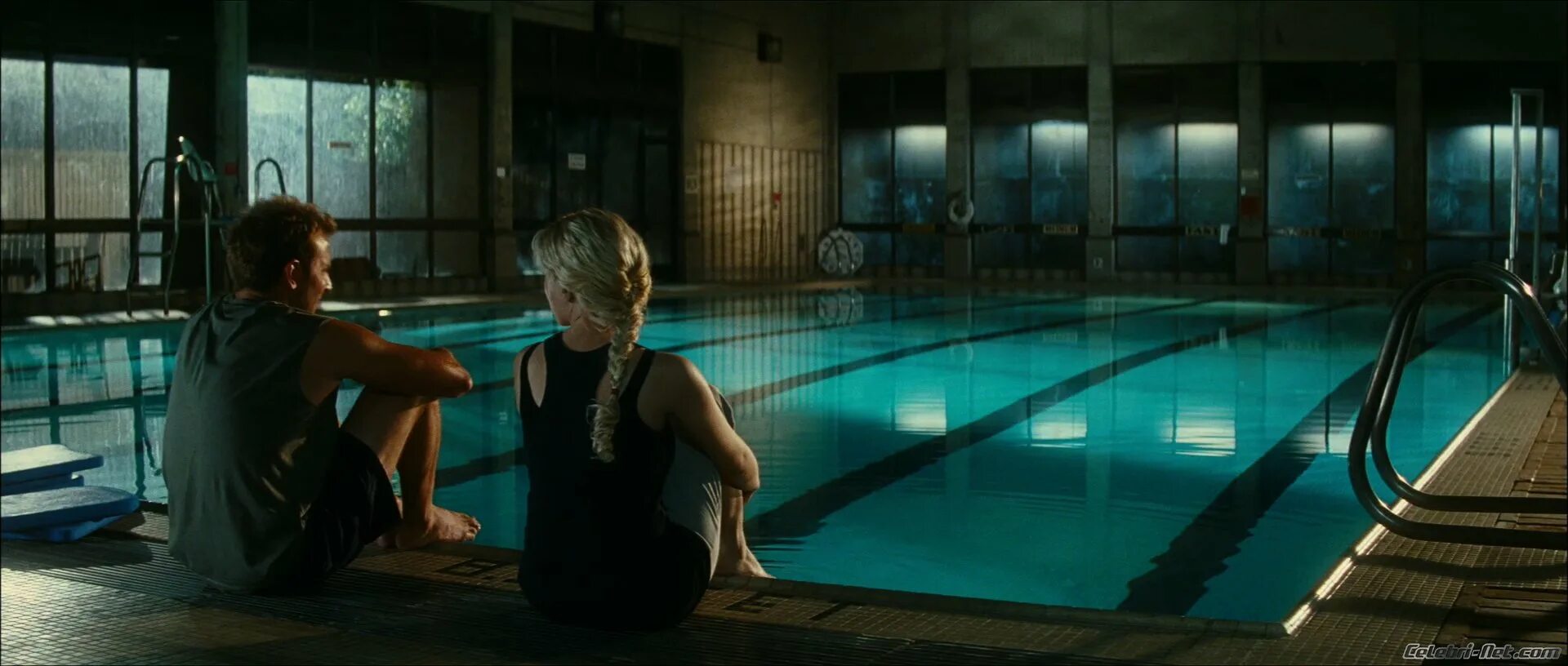 сцена бассейн