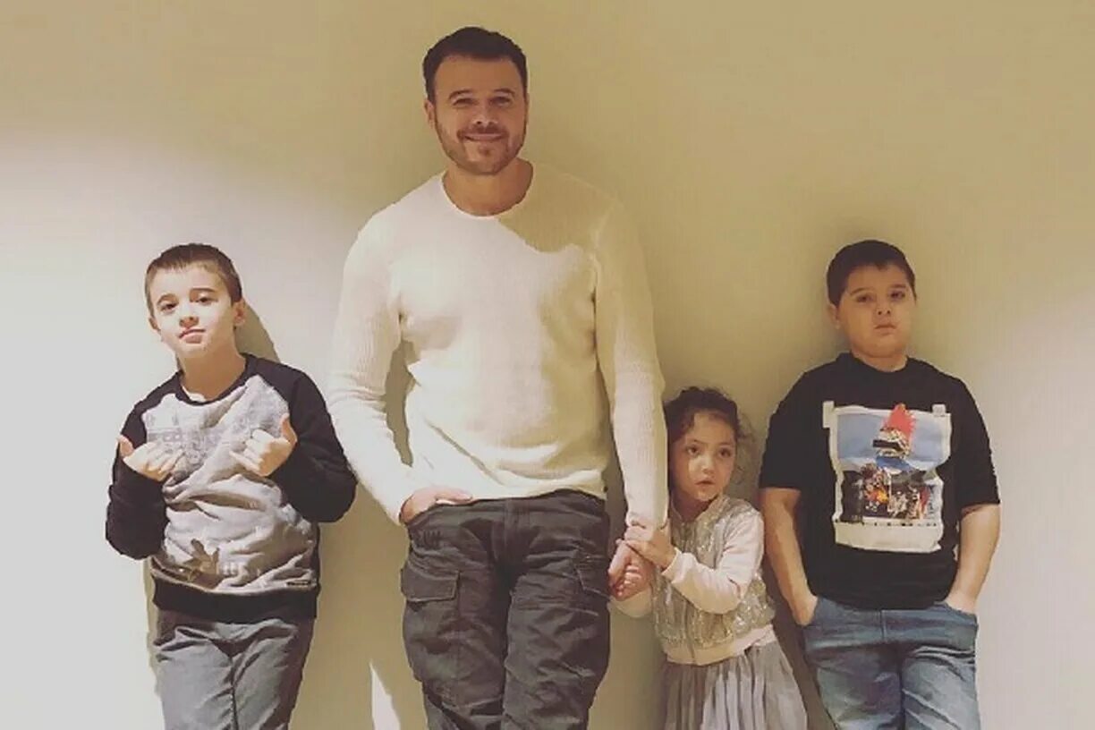 сын агаларова эмин. эмин агаларов с сыновьями. дети эмина агаларова 2022. эмин агаларов с аленой гавриловой и дочерью. дети эмина агаларова фото.