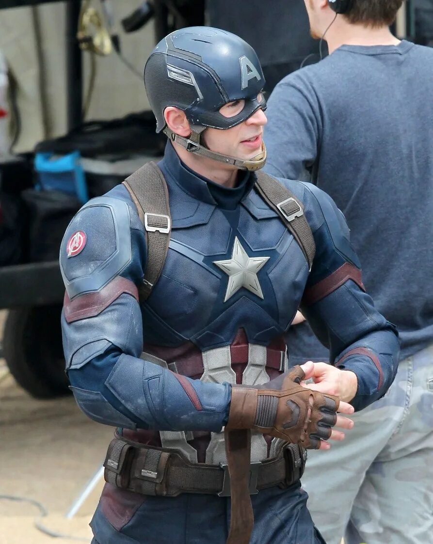 Как снимали первого мстителя. Стив Роджерс первый мститель Противостояние 2016. Капитан Америка 1 мститель Противостояние. Стив Роджерс Капитан Америка костюм.
