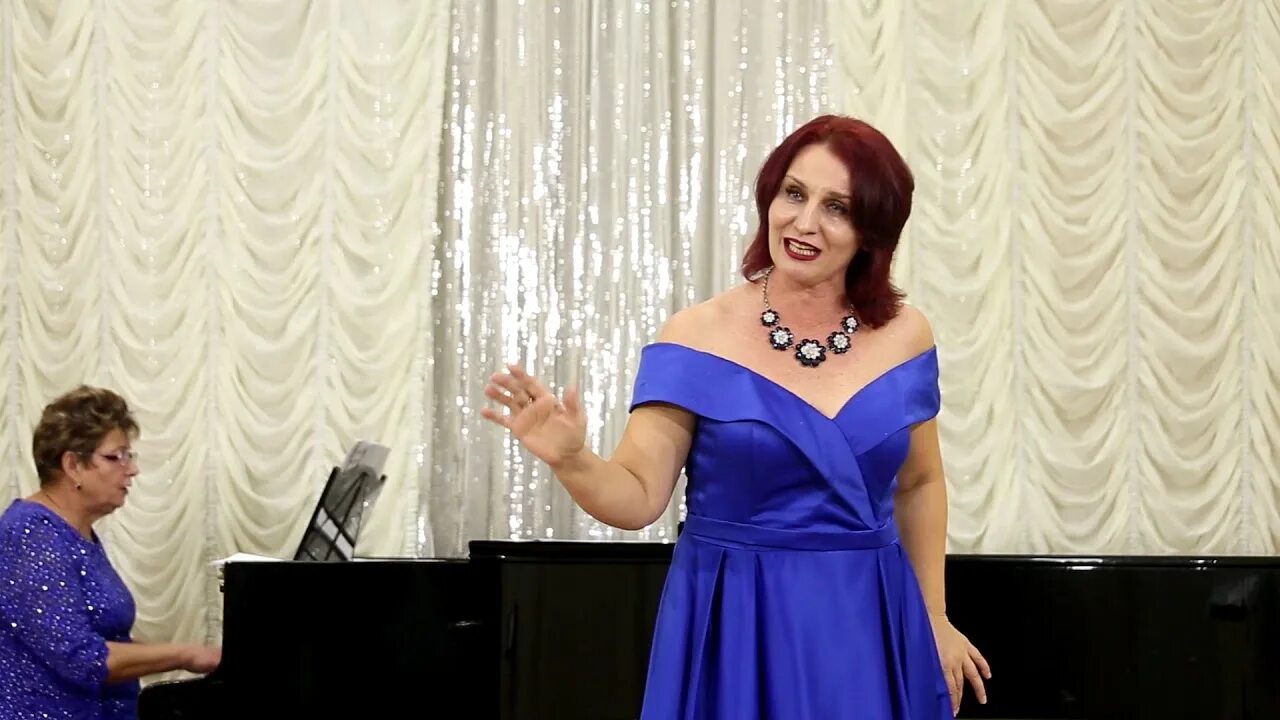 Yelena glebova. Glebova песни. Певиц которая поёт песню пообещайте мне любовь. Glebova песни. Glebova песни.
