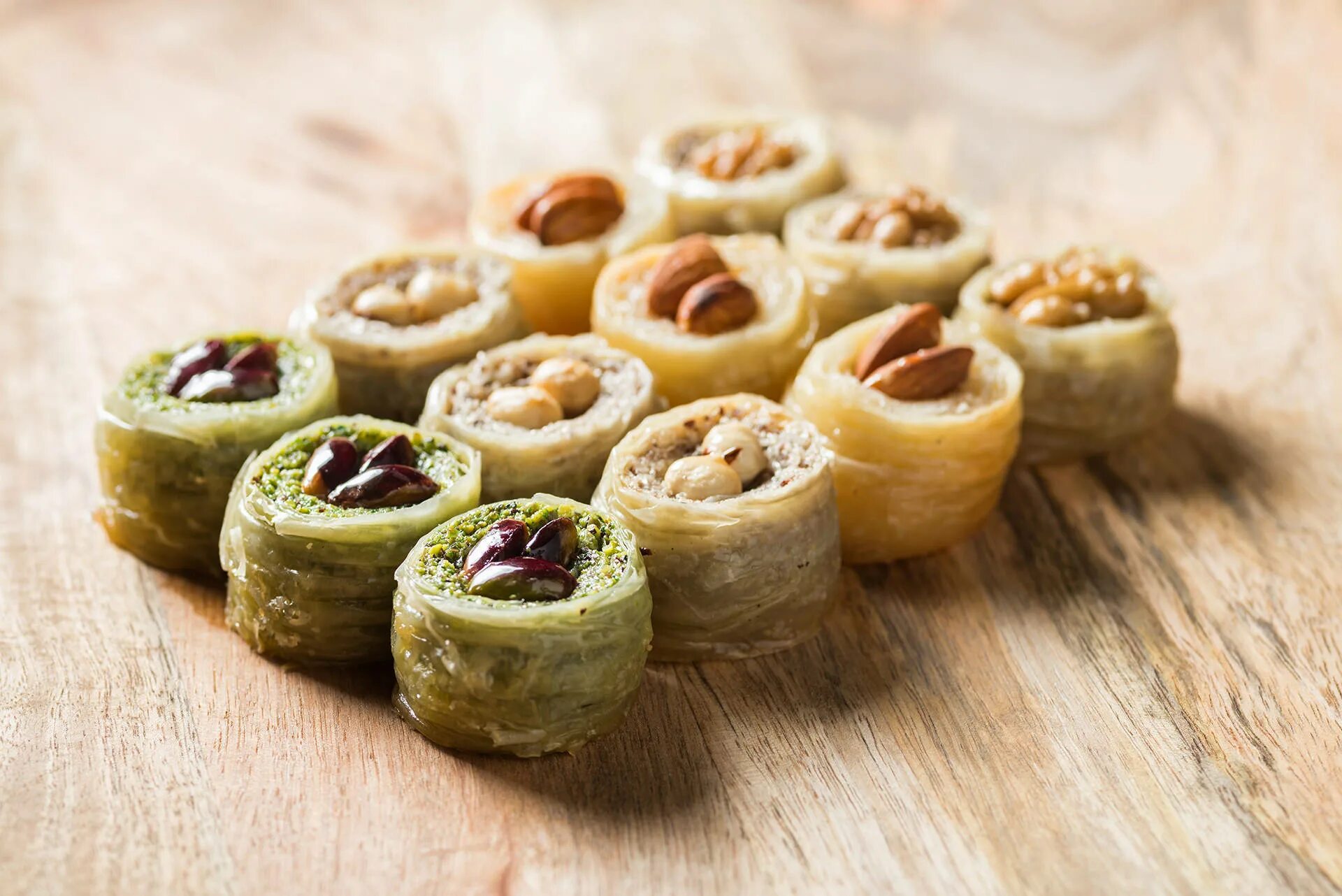 Пармак борек. Ботаническая 23/31 пекарь шахин. Пекарь шахин. Пахлава пекарь шахин. Пахлава баклава.