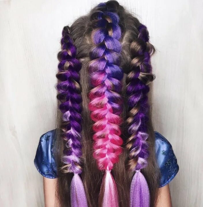 Как прикрепить канекалон. Косы с канекалоном 60 см. 2 braids канекалон палитра. 2д коса с канекалоном. косички брейды с канекалоном.