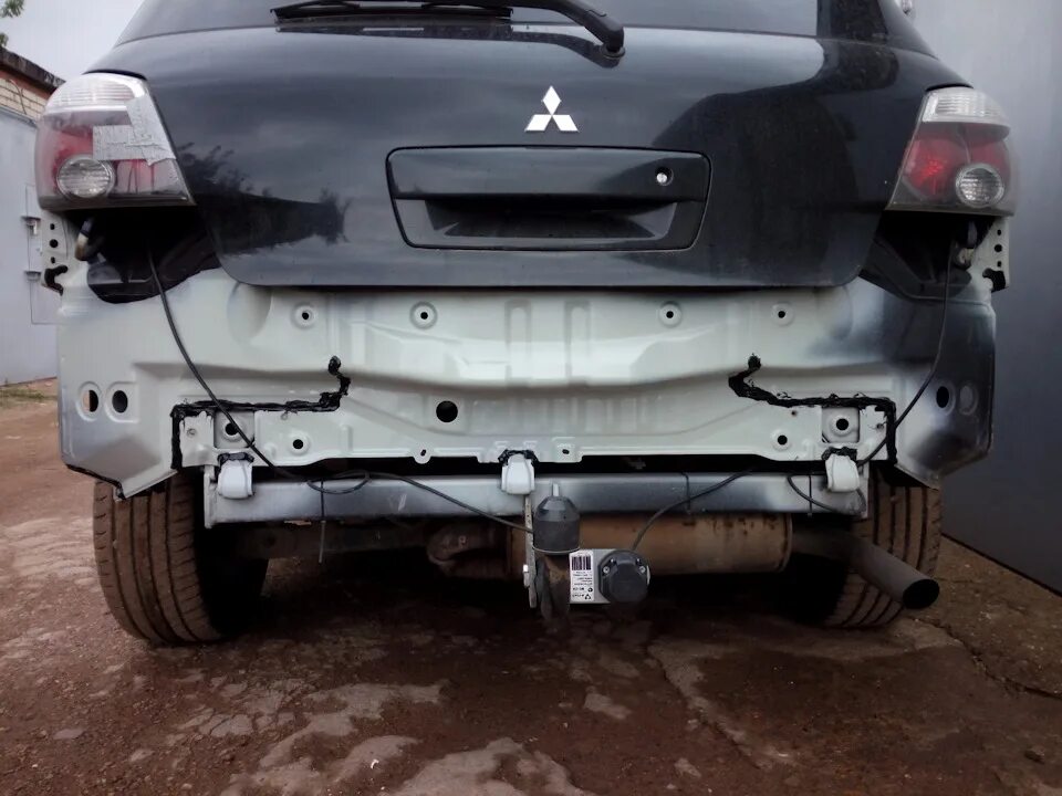 Установка фаркопа митсубиси аутлендер. Прицепное mitsubishi outlander 1. фаркоп на митсубиси аутлендер 1 поколения. фаркоп митсубиси аутлендер xl. фаркоп аутлендер 3.