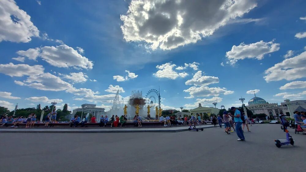 Почему в москве нет солнца. Солнце москвы на вднх. колесо обозрения солнце москвы на вднх. утро в москве. открылось ли колесо на вднх.