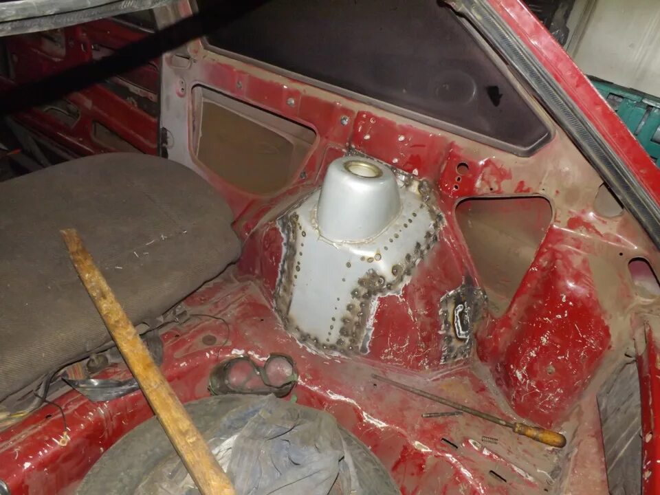 Задний стакан 2114. Задний стакан 2109. Задняя чашка ваз 2109. Сварка задних стаканов ваз 2109. Задние стаканы ваз 2114.