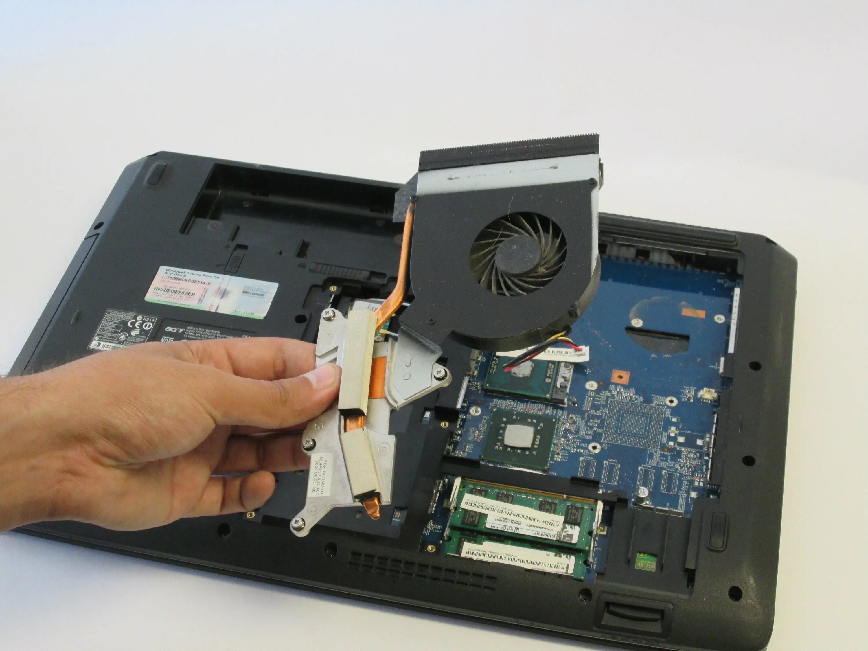 Можно ли поменять процессор на ноутбуке. Винчестер для ноутбука acer 7736. процессор для ноутбука acer aspire. acer aspire 5680 разборка. acer aspire 7745g замена кулера.