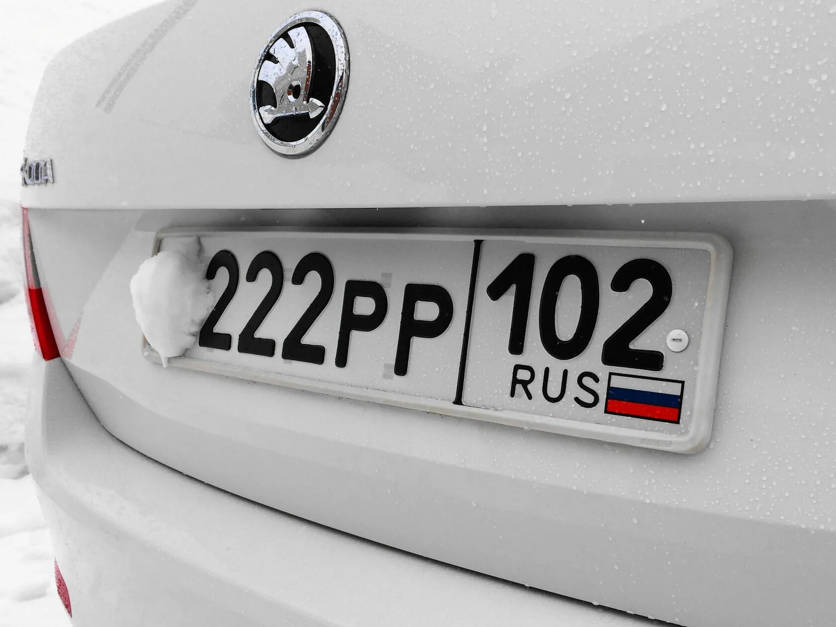 Гос номер авто. Советские белые номера. Автомобильные белые номера. Рамка под номер белая тойота. Белый номерной знак.