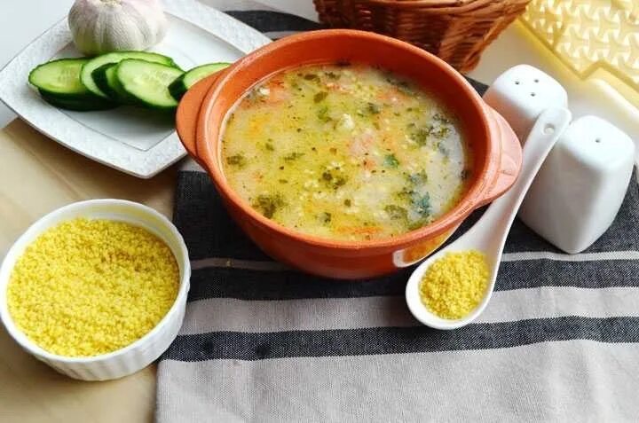 Овощной суп с кускусом. Марокканский куриный суп с кускусом. Щи с кускусом. Суп куриный с кускусом.