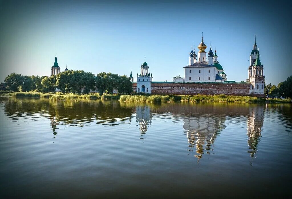 Озеро неро ярославская. Озеро Неро Ярославская область. Озеро Неро Ростова Великого. Ярославль озеро Неро. Ростов Ярославский озеро Неро.