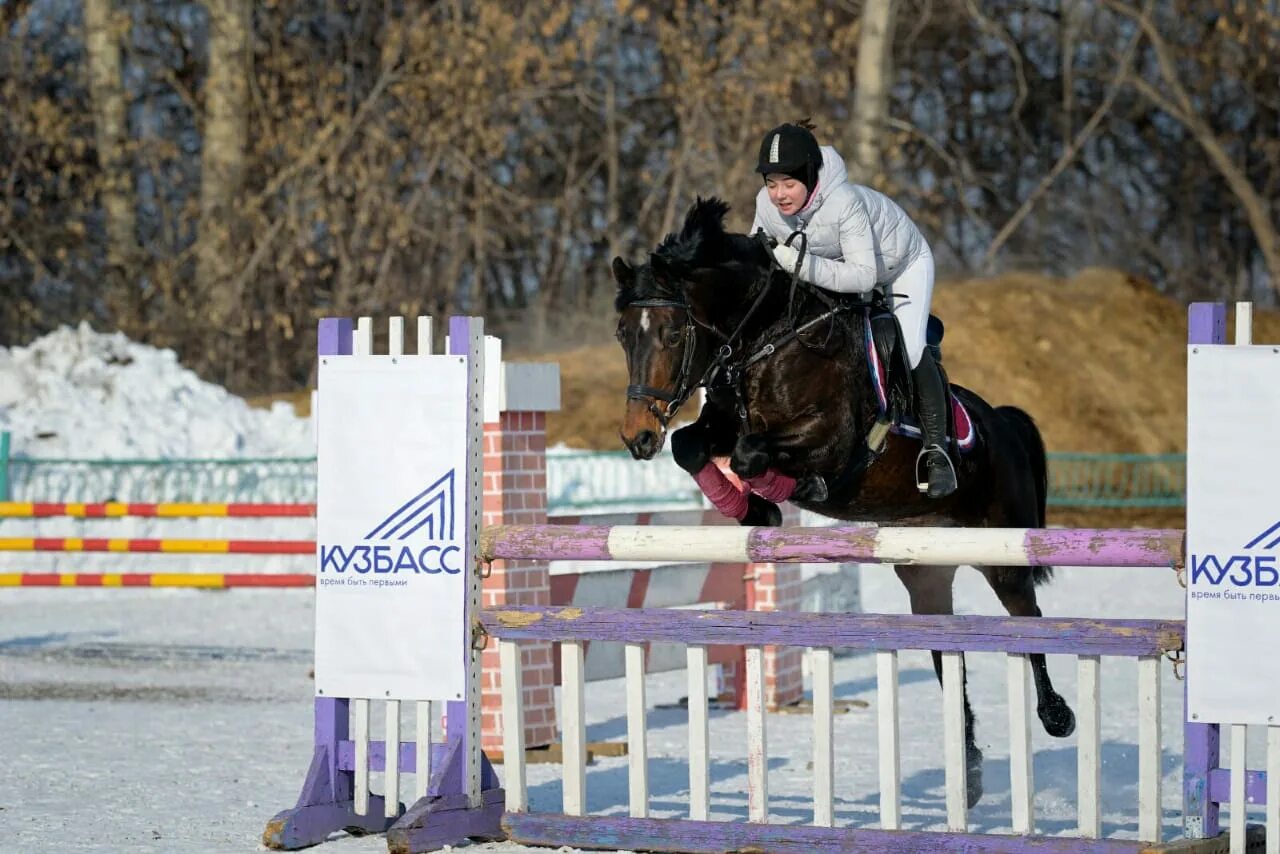 Кск сп. Эпона Новокузнецк конный. Конный спорт Новокузнецк Эпона. КСК Фаворит Новокузнецк. ДЮКЦ Фаворит Новокузнецк.