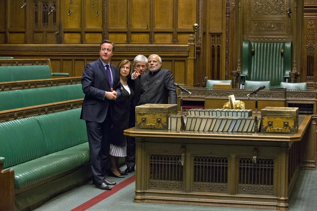 Head of commons. Палаты общин (house of commons). палата общин великобритании. стол в парламенте великобритании. кэмерон в парламенте.