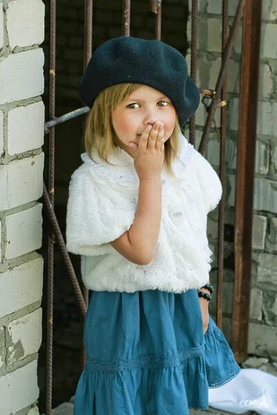 Маленький француз. Маленькая француженка. Образ француженки для девочки 7 лет. Француженки девочки маленькие.